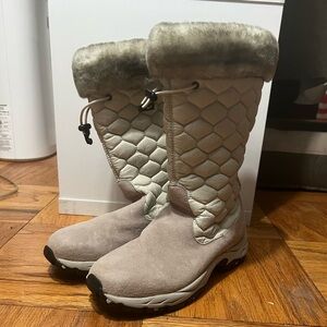 LL Bean Snow Boots EUC Quilted Nylon Suede Faux Fur Trim Pull-On Women's 8.5 EUC
